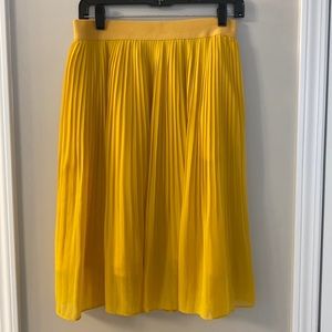 A New Day pleated mustard color mid skirt size s